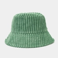 Vista detallada de la tela de pana verde hierba y las costuras de este sombrero de cubo - M (56-58cm) / Verde