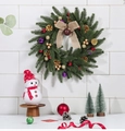 Weihnachtskranz aus Tannennadeln mit Leinenschleife und bunten Kugeln auf weißen Fliesen - 45cm/Nicht beleuchtet
