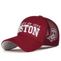 Cappellino da baseball bordeaux in mesh con ricamo Boston bianco e retro traspirante - Regolabile / Borgogna