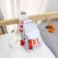 Sac de poitrine blanc pour enfants avec lettrage orange et sangle réglable - Grand / Blanc
