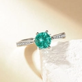 Elegant silver ring featuring a green round center stone and side zircon accents on white stone - Platinum Gold [one Carat] Ljz-260 / Adjustable Open