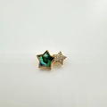 Detalle de colgante de estrella dorada con incrustación de nácar y micro diamantes - Estrella (Concha de Abulón)