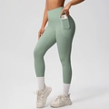 Sage Grüne Yogahose Seitentaschendetail mit Handy zur Aufbewahrung und mattem Stoff - S / Basilikumgrün