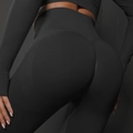 Naadloze zwarte yoga set met hoge taille en geribbelde compressiestof voor sport - S / Puur zwart