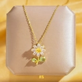 Collier tournesol plaqué or avec pierre jaune et pétales en cristal sur soie dorée - Tournesol Frais Et Doré
