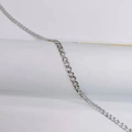 Detalle de cerca de la cadena de eslabones cubanos de acero inoxidable plateado - Grosor 3.5mm Longitud 50cm