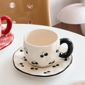 Set tazzina e piattino in ceramica crema con motivo a ciliegie nere e manico - 340ml / Ciliegia Nera