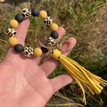 Detail of leopard print beads and yellow leather tassel on a golden keychain - Brown Leopard