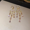 Eleganti orecchini pendenti dorati con pietre rosa a goccia e dettagli nappine - Oro-Rosa