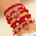 Detail van rode polymeerklei kralenarmbandenset met hartvormige bedels en kristallen - I en U Letter Ontwerp Meerlaagse Kralenmix / Letter Hart Stijl (DZ-427)