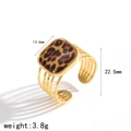 Detailansicht des Leopardenmuster-Rings mit Maßen 13,6mm mal 22,5mm und 3,8g Gewicht - Mehrlagiger Quadratischer Leopard-Stil (TR4490)