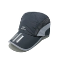 Dettaglio dei pannelli in rete traspirante e strisce d'argento sul cappello da pesca ad asciugatura rapida - M (56-58cm) / grigio scuro