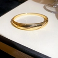 Detail van de 18k vergulde golvende armband met glinsterende zirkoniasteentjes - Dubbele Rij Golf Zirkonia (5#) / Goud