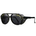 Dettaglio occhiali da ciclismo Pit Viper con schizzi gialli sulla protezione laterale nera - Montatura Nera Maculata Lente Grigio Scuro