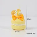 Porte-clés macaron en PVC jaune avec crème, cerise et nœud orange à pois élégant - Jaune avec dragonne de téléphone rose
