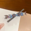 Gros plan d'une pince à cheveux papillon en cristal élégante avec strass colorés - Nœud Violet Fantôme (Base Noir Fusil)