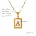 Detail van 18k vergulde roestvrijstalen ketting met witte schelp hanger en letter A - Letter A