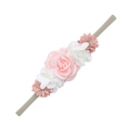 Detail van handgemaakte bloemen hoofdband met stoffen rozen en elastische nylon band - Roze en Witte Combinatie