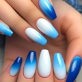 Unghie finte corte a bara con sfumatura ombre blu e bianco latte finitura lucida - Stile Colla Gradiente Blu Bianco (Y-499)