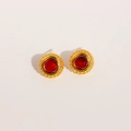 Orecchini a perno vintage in oro con zircone rosso e bordo intrecciato a mano - Rosso