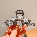 Elegante pinza per capelli camelia in metallo con petali bianchi e strass scintillanti - Squisita pinza per capelli camelia francese