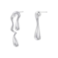 Macro shot of liquid metal earrings with polished chrome finish and irregular wavy design - Asymmetric Mixed Style / White Gold