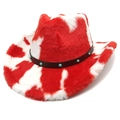 Détail du chapeau de cowboy en peluche motif vache rouge et blanc avec bande cloutée - Sommet en Coeur / Imprimé vache rouge