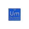 Blauwe emaille broche in periodiek systeemstijl met tekst The Element of Confusion erop - Blauw (Um Verwarringselement)