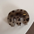 Detail of tortoiseshell leopard hair claw clip with golden Love engraved metal emblem - Wavy M-Shaped / Light Tortoiseshell