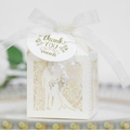 Elegante elfenbeinweiße Gastgeschenkbox zur Hochzeit mit Laser-Cut-Brautpaar-Motiv - Elfenbein