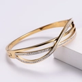 Elegante goudvergulde gekruiste open armband met glinsterende strass voor dames - Goud