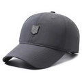 Gorra de béisbol gris oscuro de secado rápido con logo de escudo y costuras en visera - gris oscuro