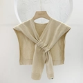 Scialle in maglia beige da donna con design a nodo incrociato su gruccia in legno - Bianco Sporco