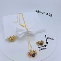 Dettaglio del set di gioielli a forma di insetto dorato con dimensioni e peso esatti - #5 Set Ragno in Oro con Pietre Rosse e Nere