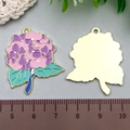 Ciondolo a forma di ortensia in smalto rosa e viola con cornice in metallo dorato - Sfera di Fiori Rosa Viola
