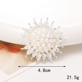 Broche tournesol argentée avec perles blanches, accessoire bijoux de 4,8cm - D1128 Tournesol Perle Argent