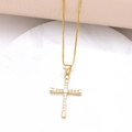 Collana con pendente a croce placcata oro e zirconi su base in marmo elegante - Oro