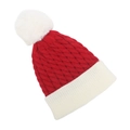 Detail van de rood-witte gebreide kerstmuts met kabelpatroon en een grote witte pompon - 1-3 Jaar / Rood en Wit