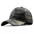 Gorra de béisbol de piel sintética con acabado dorado y relieve de calaveras - Ajustable / Dorado (JXB-5313Z)