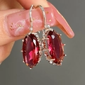 Elegantes pendientes plateados con grandes piedras de circón rojo en engaste vintage - E4628 Rojo / Base Plateada