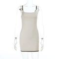 Detailansicht des beigen Strick-Bodycon-Kleides mit eleganten schwarzen Kontrastpaspeln - S / Dunkelaprikose