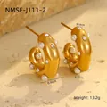 Detail of 18K gold-plated C-shape earrings with pearls and crystals, weight 13.2g - Vintage Thick Pearl Style (NMSE-J111-2)