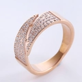 Anillo ajustable de oro rosa con ondas CNC y pavé de diamantes de circonita brillante - US 6 / Oro rosa
