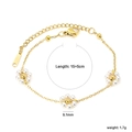 Goldenes Edelstahl-Armband mit weißen Perlenblumen, Länge 15+5cm für Damen - Drei weiße Perlenblumen-Stil (BR27270AG)