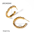 Detailweergave van 18k vergulde oorringen met witte kristallen, diameter van 2,8 cm - Gouden Witte Strass Stijl (JDE2402042)