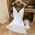 Eleganter weißer Satin-Schlafrock mit Wasserfallausschnitt und seidigem Glanz für den Sommer - S / Weiß
