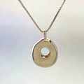 Polished silver balloon style hollow round pendant necklace with elegant box chain detail - Letter O / Silver