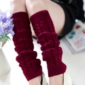 Dunkelrote Beinstulpen mit grobem Zopfmuster und Rippbündchen für Winterstiefel - Einheitsgröße / Burgunderrot