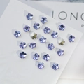 Dettaglio macro di strass viola in cristallo K9 a forma di fiore per decorazione unghie - Fiore di Prugno 6mm