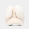 Vue détaillée du bonnet en peluche avec oreilles de lapin et nœud en ruban soyeux - M (56-58cm) / Beige